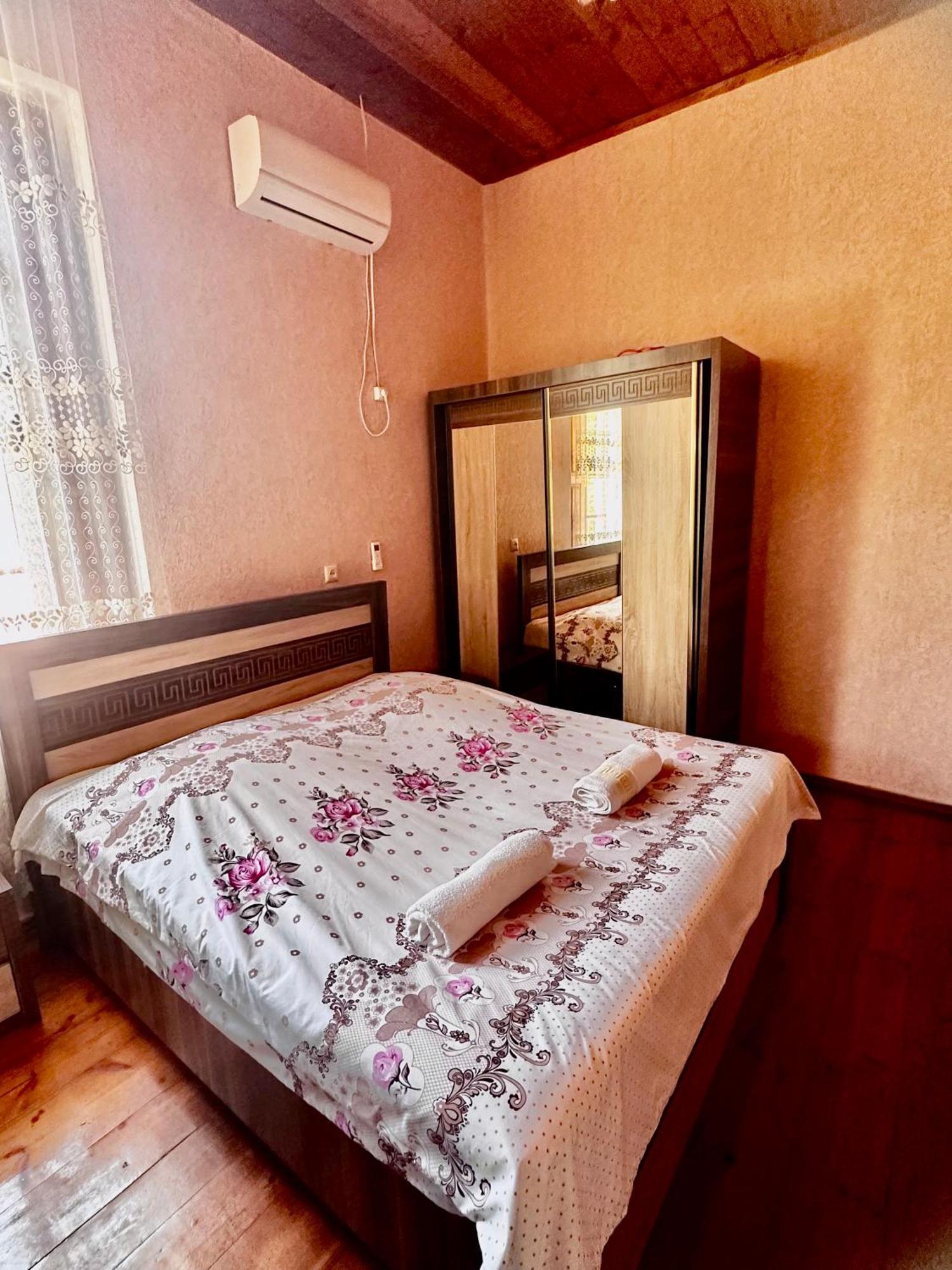 Guesthouse Kamelia Martvili Buitenkant foto
